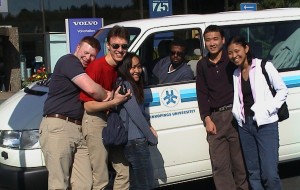 Students in LiU Master Programme embarking minibus at Volvo Museum Studenter